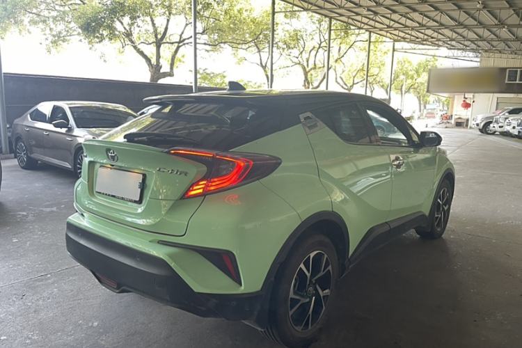 Used Toyota C-HR 2018 2.0L Luxury Sunroof Version China V Emission Standard Exterior 5