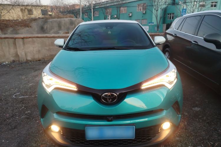 Used Toyota C-HR 2018 2.0L Luxury Sunroof Version China V Emission Standard Front