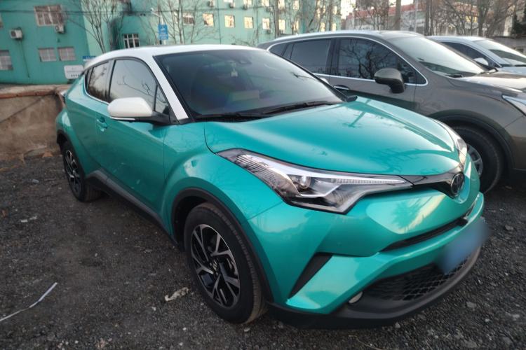 Used Toyota C-HR 2018 2.0L Luxury Sunroof Version China V Emission Standard Front Right 45 Deg