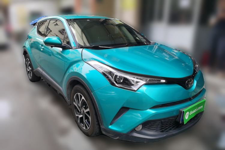 Used Toyota C-HR 2018 2.0L Leading Edition China VI Front Right 45 Deg