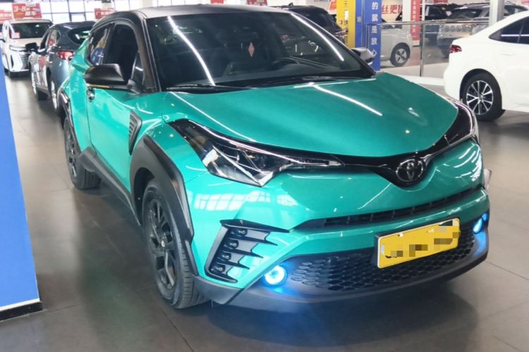 Used Toyota C-HR 2018 2.0L Leading Edition China VI Front Right 45 Deg