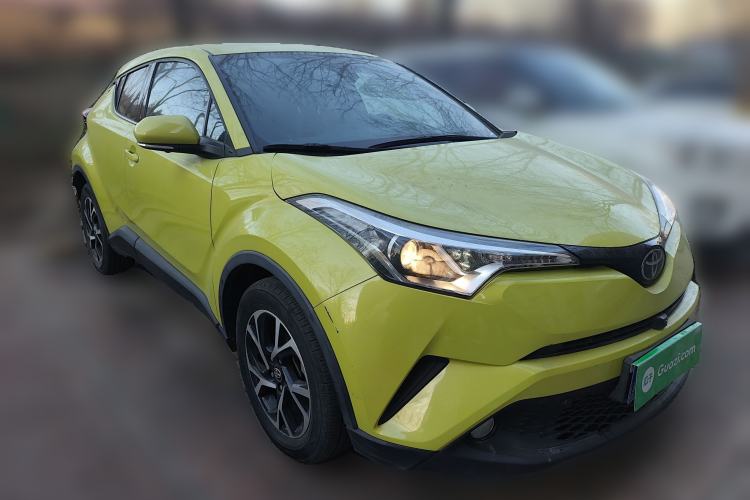 Used Toyota C-HR 2018 2.0L Leading Edition China V-standard Front Right 45 Deg