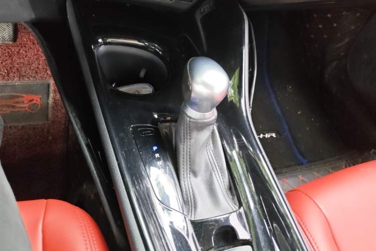 Used Toyota C-HR 2018 2.0L Leading with Sunroof China VI Standard Gear Lever