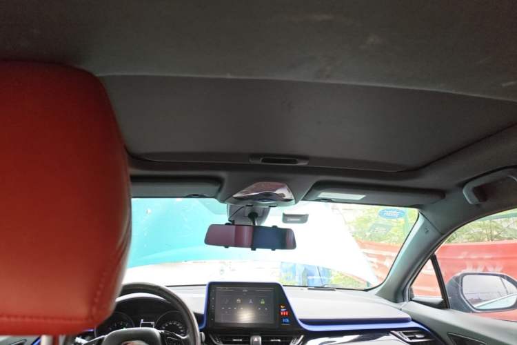 Used Toyota C-HR 2018 2.0L Leading with Sunroof China VI Standard Headliner
