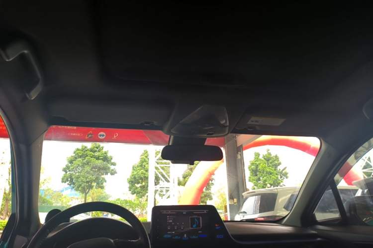Used Toyota C-HR 2018 2.0L Luxury Sunroof Version China VI Standard Headliner