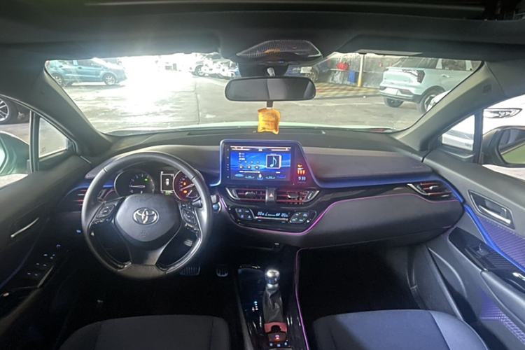 Used Toyota C-HR 2018 2.0L Luxury Sunroof Version China V Emission Standard Interior 6