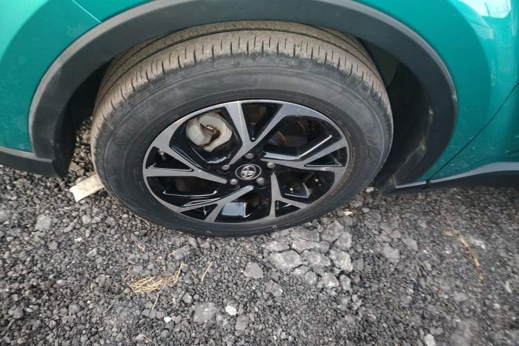 Used Toyota C-HR 2018 2.0L Luxury Sunroof Version China V Emission Standard Left Front Wheel Hub
