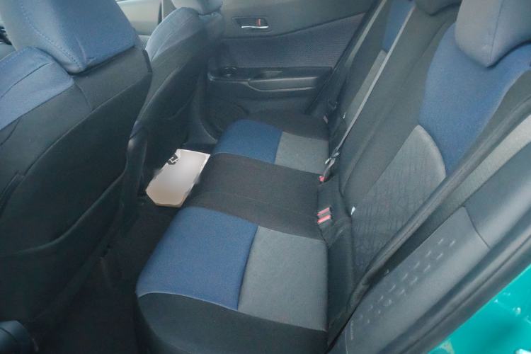 Used Toyota C-HR 2018 2.0L Luxury Sunroof Version China V Emission Standard Left Rear Seat