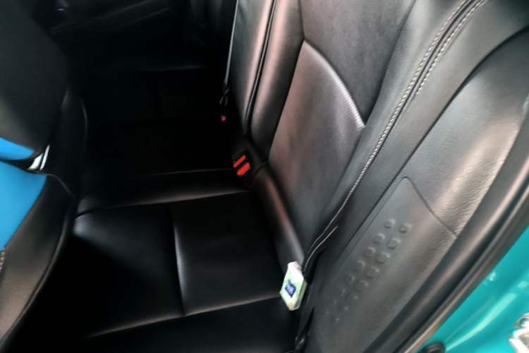 Used Toyota C-HR 2018 2.0L Luxury Sunroof Version China VI Standard Left Rear Seat