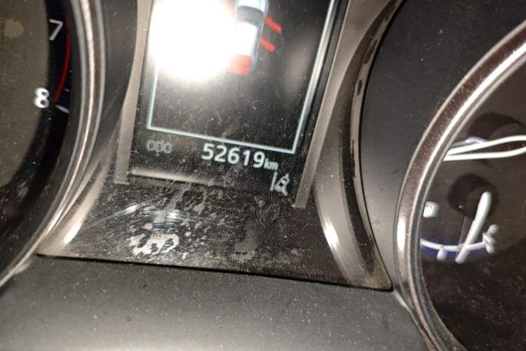 Used Toyota C-HR 2018 2.0L Leading Edition China V-standard Odometer Close Up
