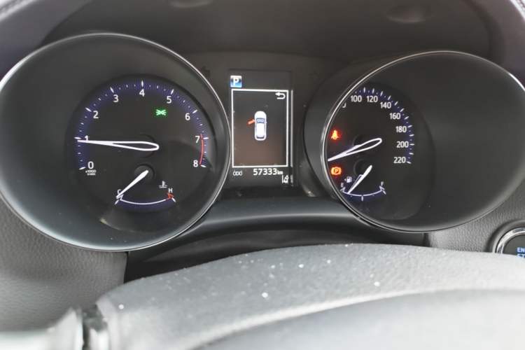 Used Toyota C-HR 2018 2.0L Leading with Sunroof China VI Standard Odometer Close Up