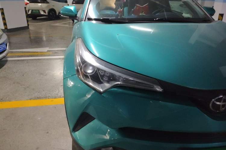 Used Toyota C-HR 2018 2.0L Leading Edition China V-standard Right Front Headlight