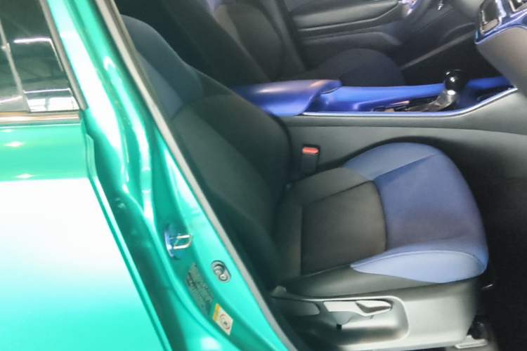 Used Toyota C-HR 2018 2.0L Leading Edition China VI Right Front Seat