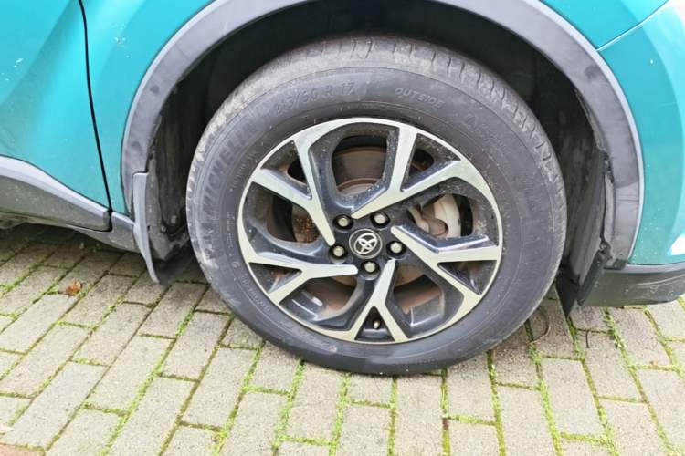 Used Toyota C-HR 2018 2.0L Leading with Sunroof China VI Standard Right Front Wheel Hub