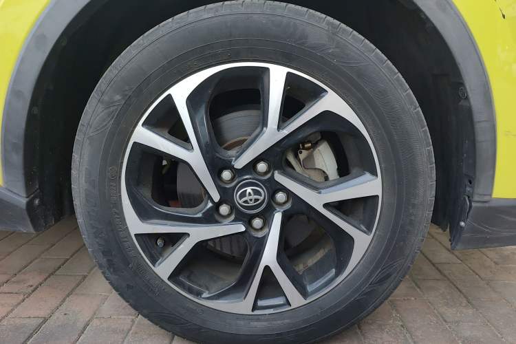 Used Toyota C-HR 2018 2.0L Leading Edition China V-standard Right Front Wheel Hub
