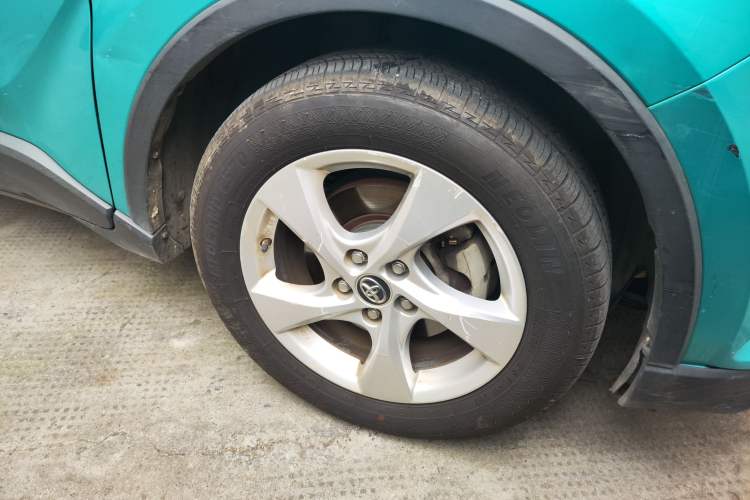 Used Toyota C-HR 2018 2.0L Elite Edition China V standard Right Front Wheel Hub