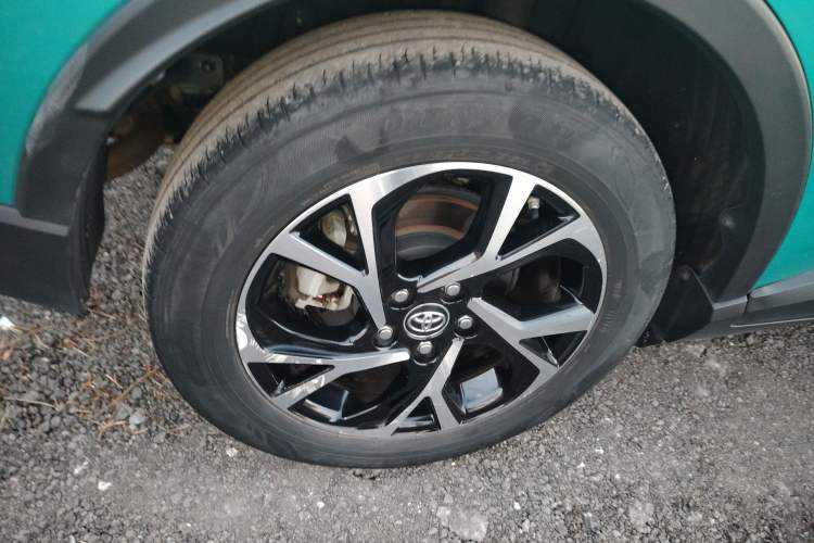 Used Toyota C-HR 2018 2.0L Luxury Sunroof Version China V Emission Standard Right Rear Wheel Hub