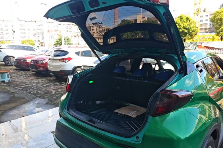 Used Toyota C-HR 2018 2.0L Leading Edition China V-standard Trunk