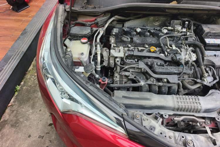 Used Toyota C-HR 2018 2.0L Leading with Sunroof China VI Standard Engine Bay Right