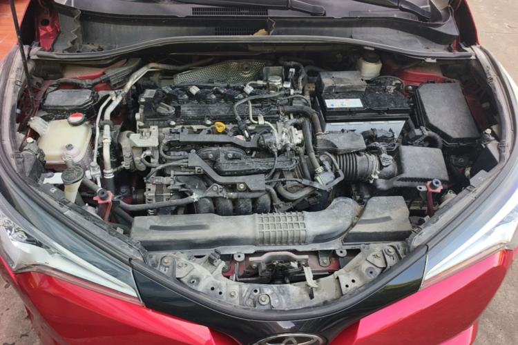Used Toyota C-HR 2018 2.0L Leading with Sunroof China VI Standard Engine Bay