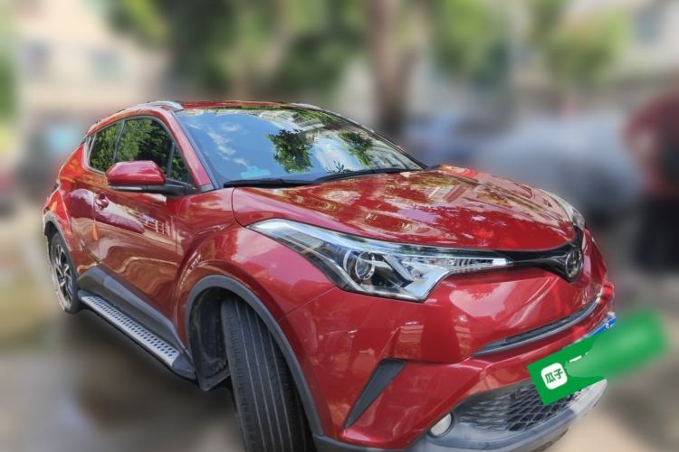 Used Toyota C-HR 2018 2.0L Leading Edition China V-standard Front Right 45 Deg