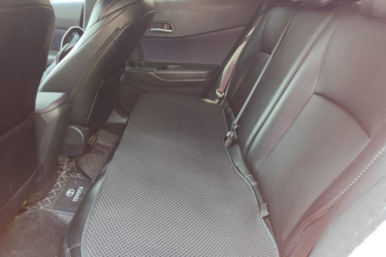 Used Toyota C-HR 2018 2.0L Leading Edition China V-standard Left Rear Seat