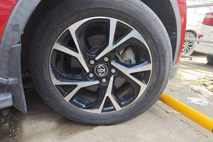 Used Toyota C-HR 2018 2.0L Leading Edition China V-standard Right Front Wheel Hub