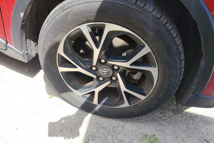 Used Toyota C-HR 2018 2.0L Flagship Version China V Standard Right Front Wheel Hub