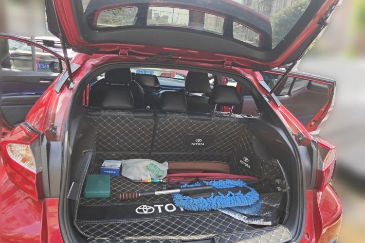 Used Toyota C-HR 2018 2.0L Leading Edition China V-standard Trunk