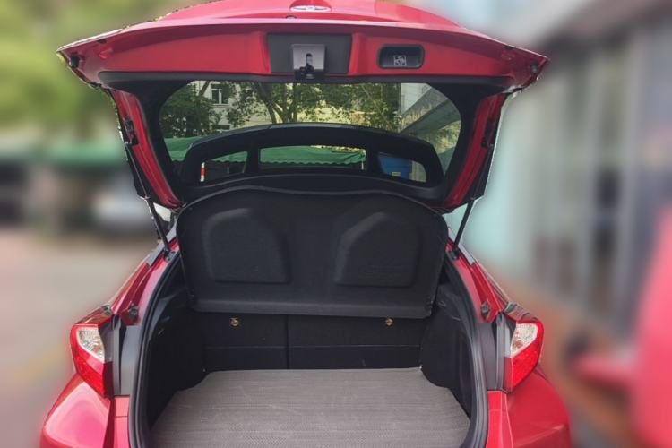 Used Toyota C-HR 2018 2.0L Leading with Sunroof China VI Standard Trunk