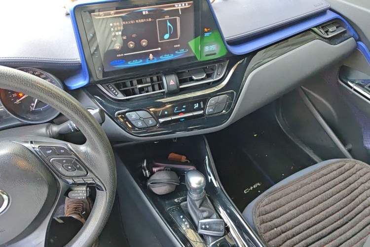 Used Toyota C-HR 2018 2.0L Leading with Sunroof China VI Standard Audio And AC Panel