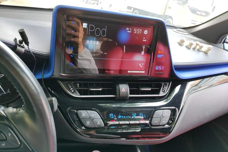 Used Toyota C-HR 2018 2.0L Luxury Sunroof Version China VI Standard Audio And AC Panel