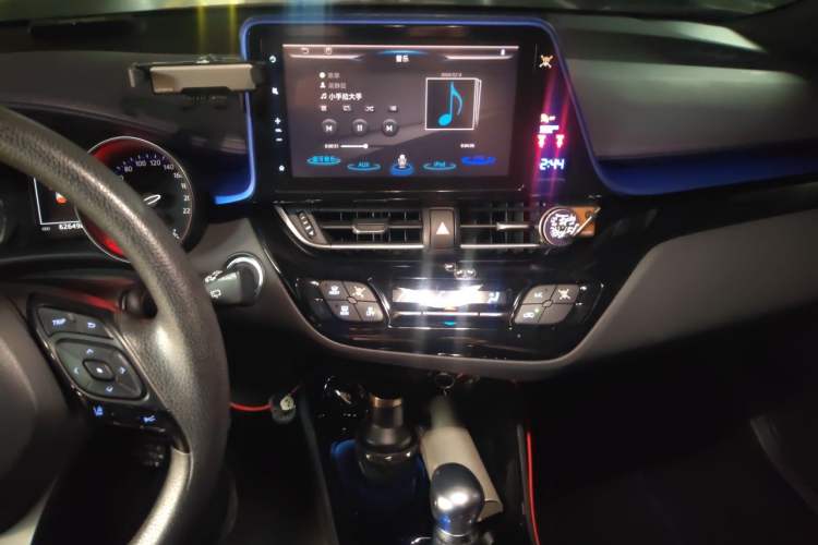 Used Toyota C-HR 2018 2.0L Leading with Sunroof China VI Standard Audio And AC Panel