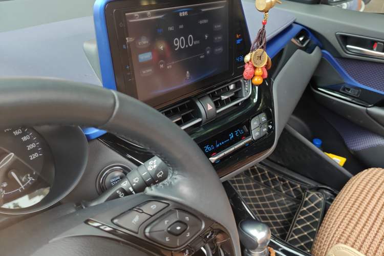 Used Toyota C-HR 2018 2.0L Luxury Sunroof Version China VI Standard Audio And AC Panel