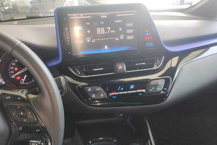 Used Toyota C-HR 2018 2.0L Luxury Sunroof Version China VI Standard Audio And AC Panel