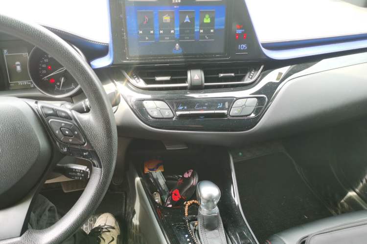 Used Toyota C-HR 2018 2.0L Leading with Sunroof China VI Standard Audio And AC Panel