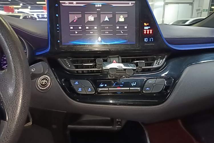 Used Toyota C-HR 2018 2.0L Leading with Sunroof China VI Standard Audio And AC Panel