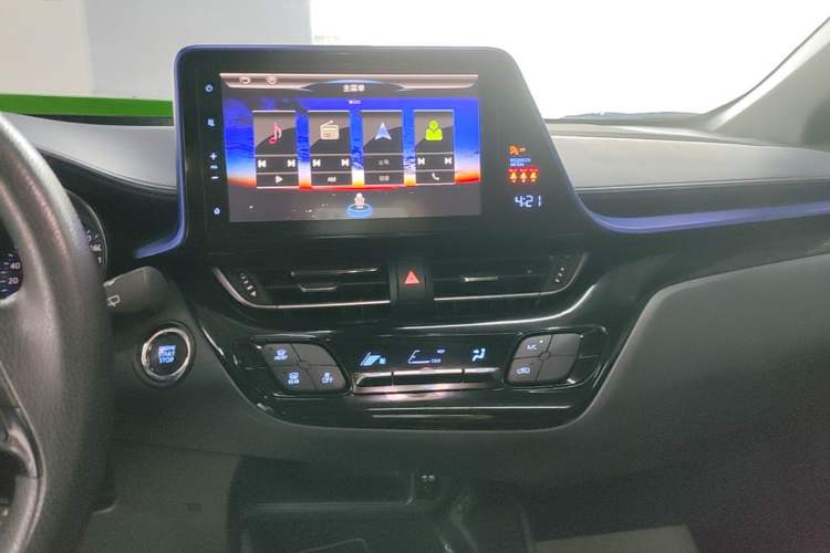 Used Toyota C-HR 2018 2.0L Leading with Sunroof China V Standard Audio And AC Panel