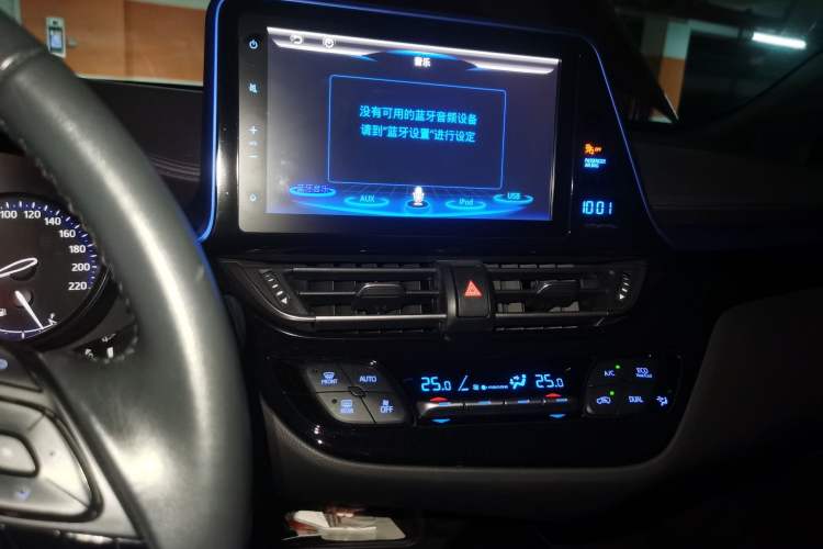 Used Toyota C-HR 2018 2.0L Luxury Sunroof Version China VI Standard Audio And AC Panel