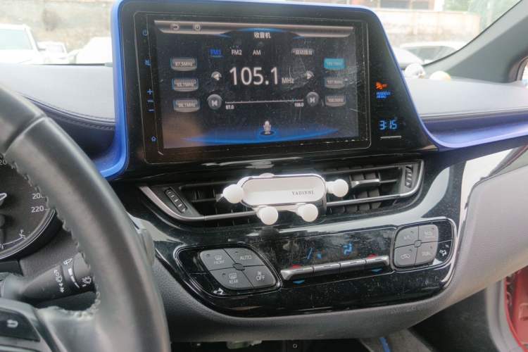 Used Toyota C-HR 2018 2.0L Luxury Sunroof Version China VI Standard Audio And AC Panel
