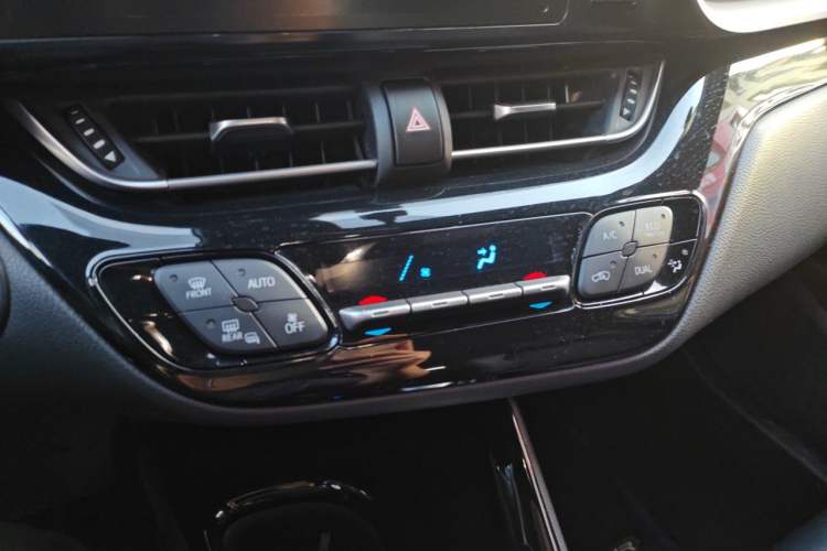 Used Toyota C-HR 2018 2.0L Flagship Edition China VI Standard Audio And AC Panel