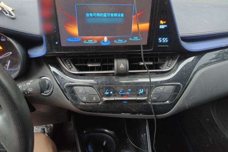 Used Toyota C-HR 2018 2.0L Leading with Sunroof China VI Standard Audio And AC Panel