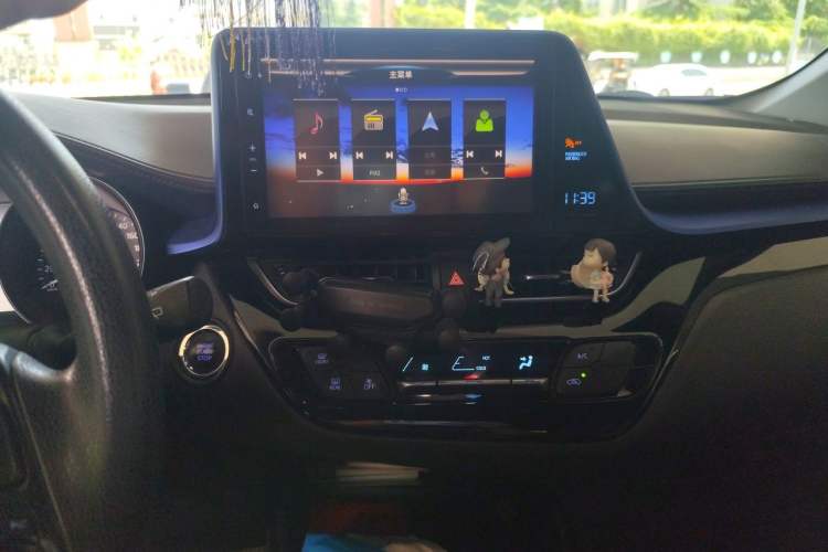 Used Toyota C-HR 2018 2.0L Leading with Sunroof China VI Standard Audio And AC Panel