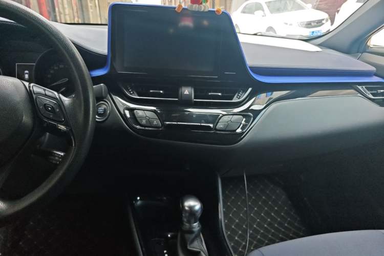 Used Toyota C-HR 2018 2.0L Leading with Sunroof China V Standard Audio And AC Panel