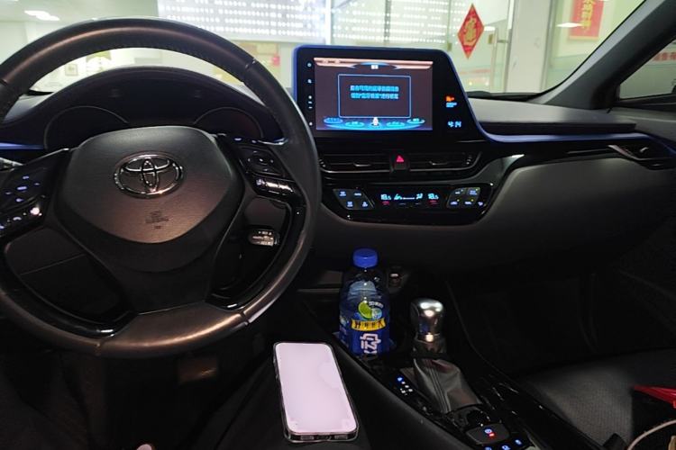 Used Toyota C-HR 2018 2.0L Luxury Edition China VI Standard Center Console