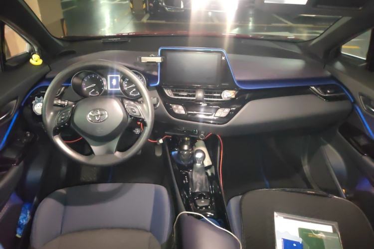 Used Toyota C-HR 2018 2.0L Leading with Sunroof China VI Standard Center Console