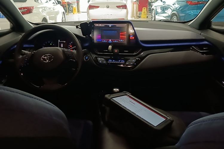 Used Toyota C-HR 2018 2.0L Luxury Edition China V Standard Center Console