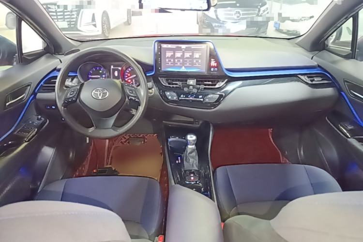 Used Toyota C-HR 2018 2.0L Leading with Sunroof China VI Standard Center Console
