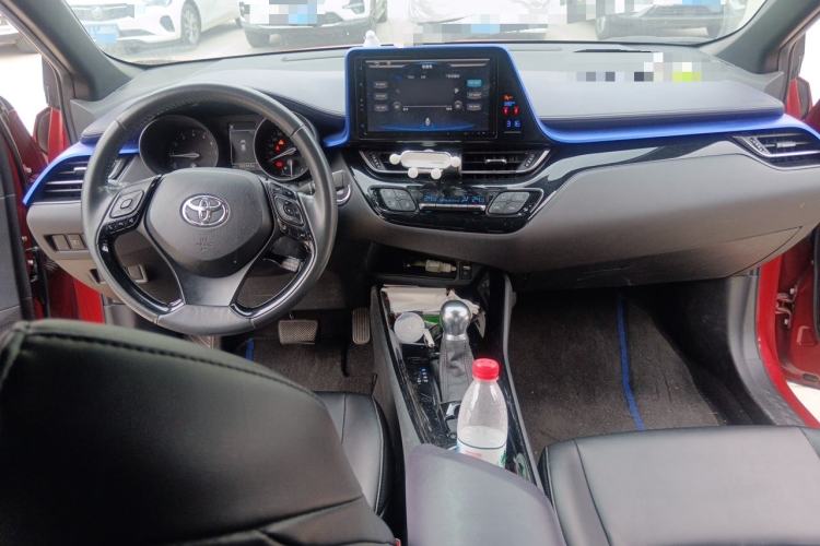 Used Toyota C-HR 2018 2.0L Luxury Sunroof Version China VI Standard Center Console