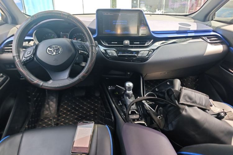 Used Toyota C-HR 2018 2.0L Leading with Sunroof China VI Standard Center Console